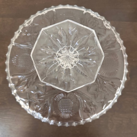 Vintage Clear Glass Pedestal Cake Stand Sunflower Design Footed Cake Plate - Picture 6 of 8
